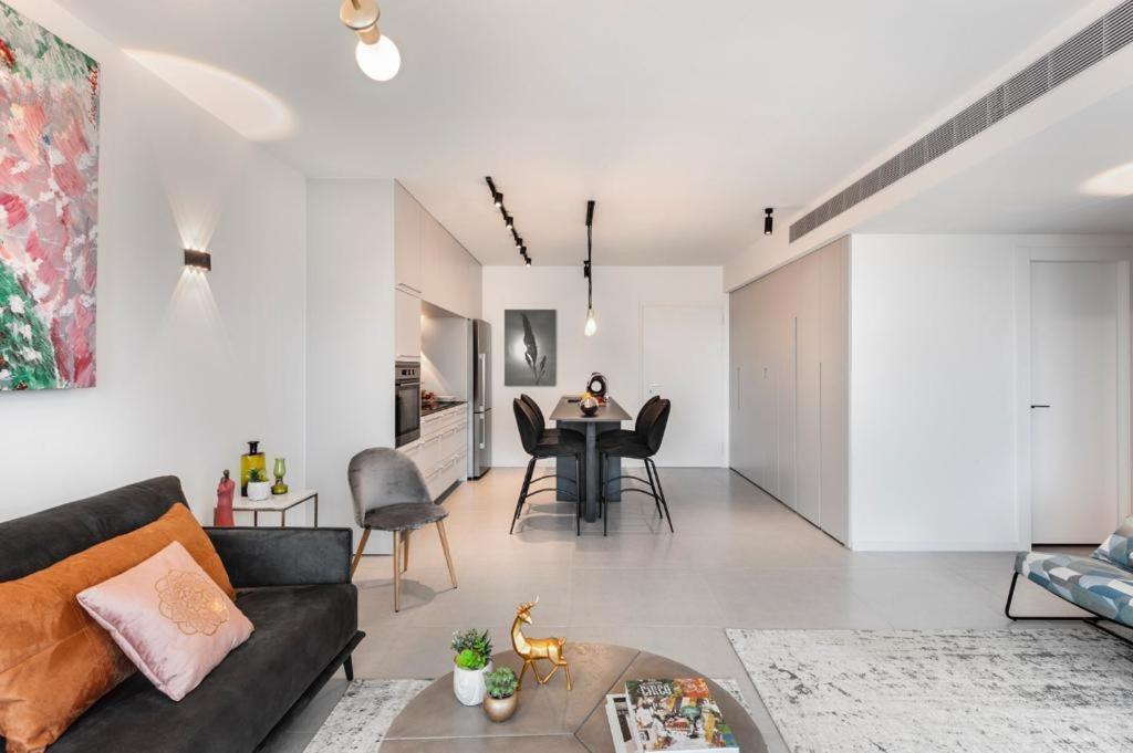 Yefet - By Beach Apartments Tlv Tel Aviv Eksteriør bilde